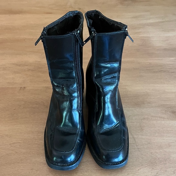 Vintage women’s boots with double-zipper in front and a bit of heel - Picture 2 of 5